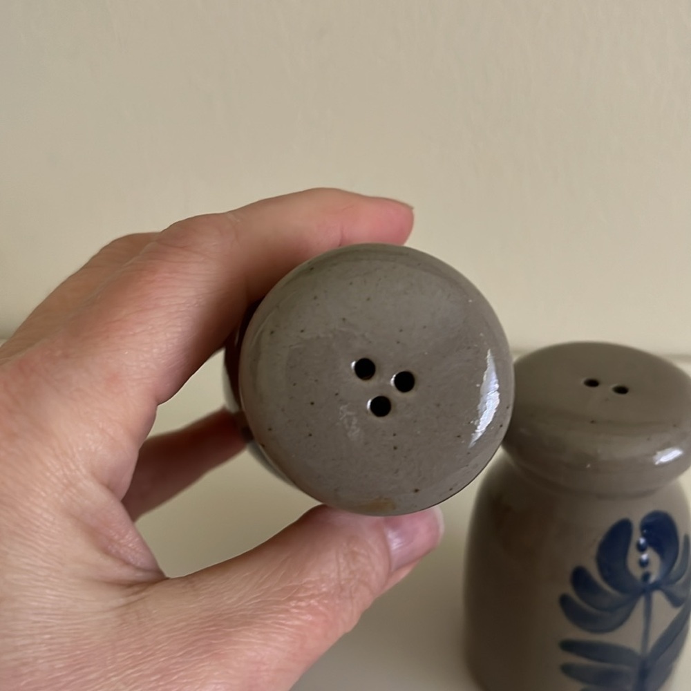 VINTAGE BEAUMONT BROTHERS POTTERY SALT GLAZED SALT PEPPER SHAKERS MADE IN USA - Picture 5 of 10